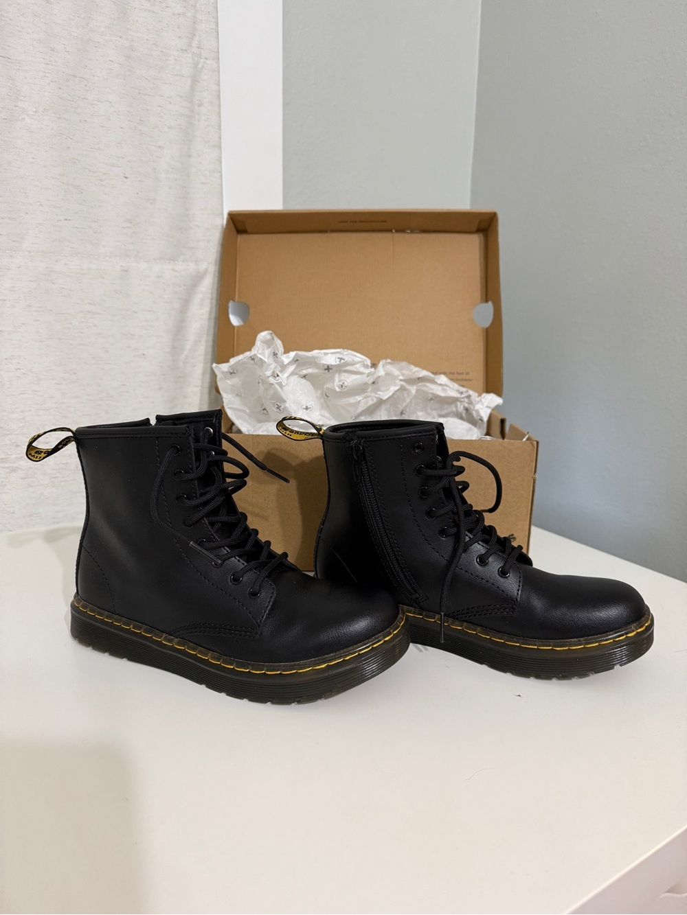 Dr. Martens Zavala J Black Unisex Combat Style Boots US Size 4/5 New with Box